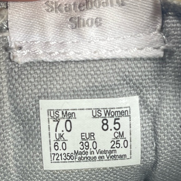 Vans High Tops Shoes - Grey & White - Women’s Size 8.5 & Men’s Size 7 - Picture 13 of 14